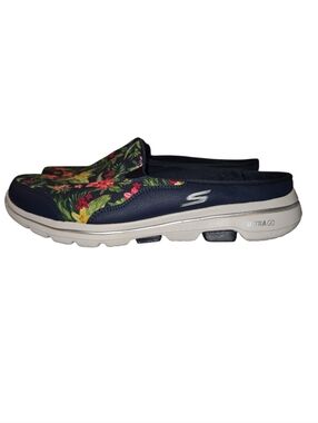 SKECHERS GO WALK SLIP- ON FLORAL PRINT LIGHTWEIGHT COMFORT W/ GOGA MAT. SIZE 9.